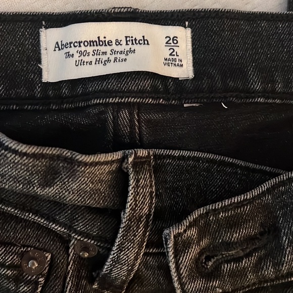 Abercrombie 90’s slim Straight Ultra High Rise Crossover Waistband Jeans - Picture 2 of 3